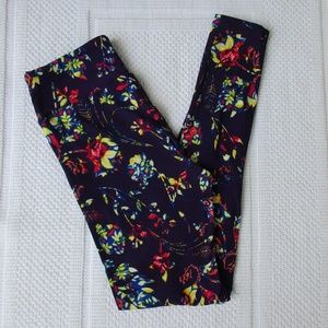 LuLaRoe Dark Floral leggings Purple, High Rise, 26" Inseam, OS One-size or Small
